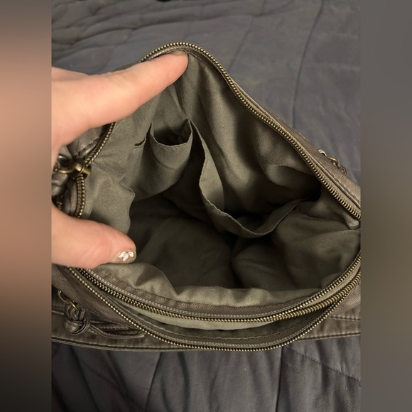 Stone Mountain Accessories Women's Soft Gray Crossbody Bag - Picture 7 of 11